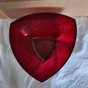 red plastic Tupperware triangle bowl